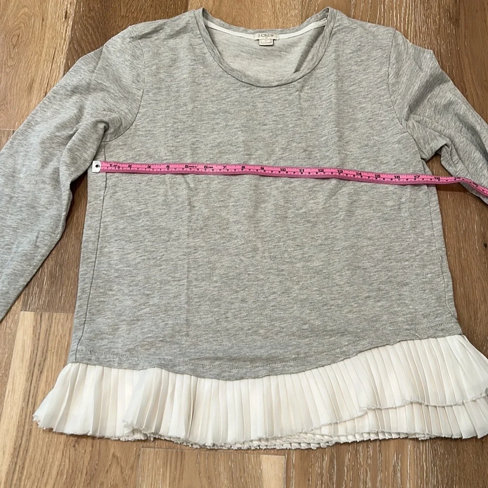 J. Crew sweatshirt‎ with ruffle hem size small grey and cream